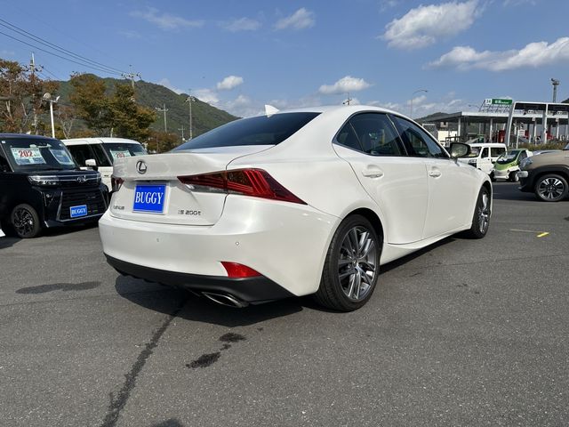 LEXUS IS200t