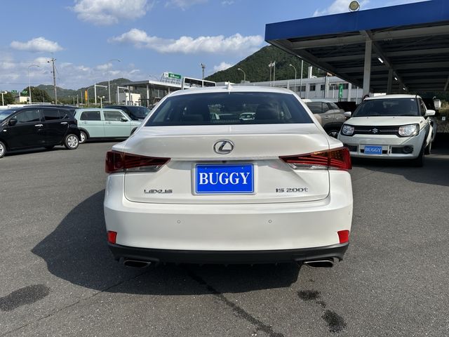 LEXUS IS200t