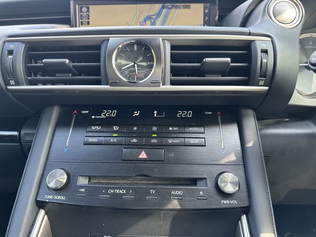 LEXUS IS200t