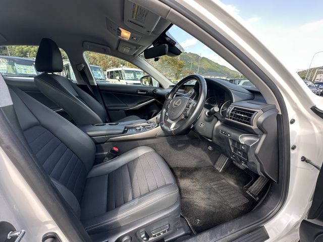 LEXUS IS200t