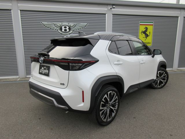 YARIS CROSS HYBRID