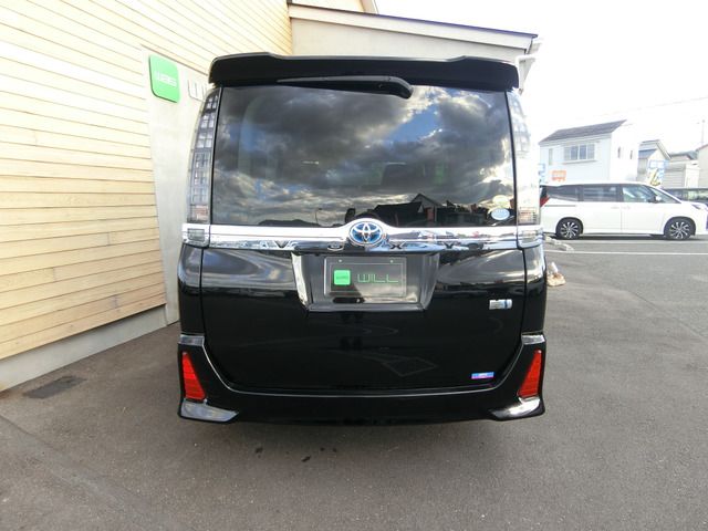 VOXY HYBRID