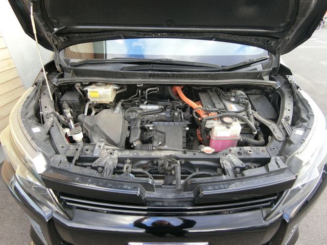 VOXY HYBRID