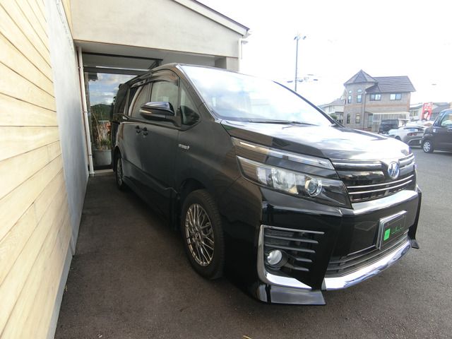 VOXY HYBRID