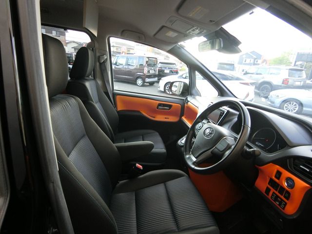 VOXY HYBRID