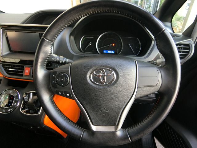 VOXY HYBRID