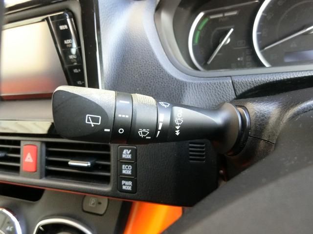 VOXY HYBRID