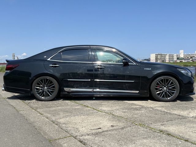 CROWN sedan hybrid 4WD