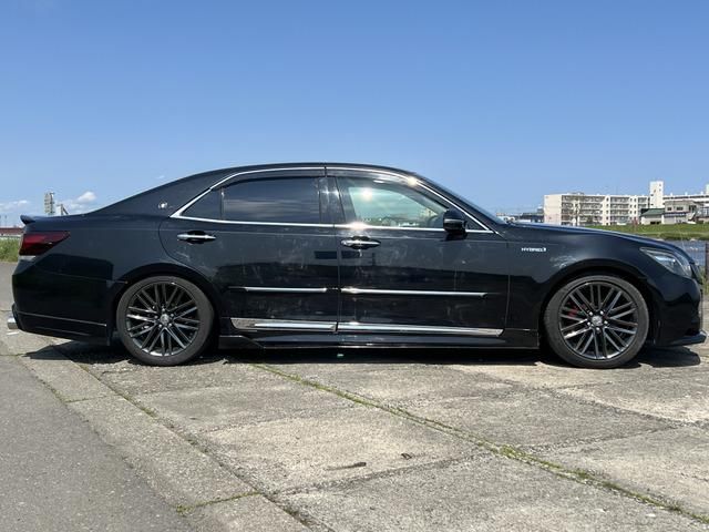 CROWN sedan hybrid 4WD