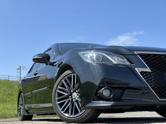 CROWN sedan hybrid 4WD