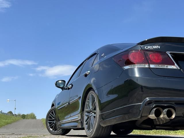 CROWN sedan hybrid 4WD