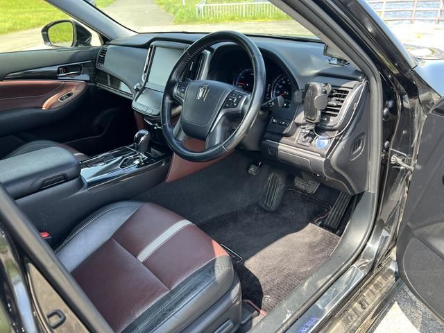 CROWN sedan hybrid 4WD