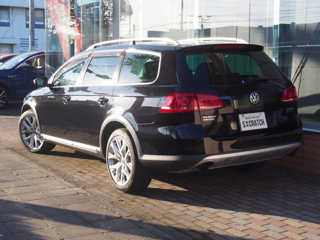 VOLKSWAGEN PASSAT Alltrack