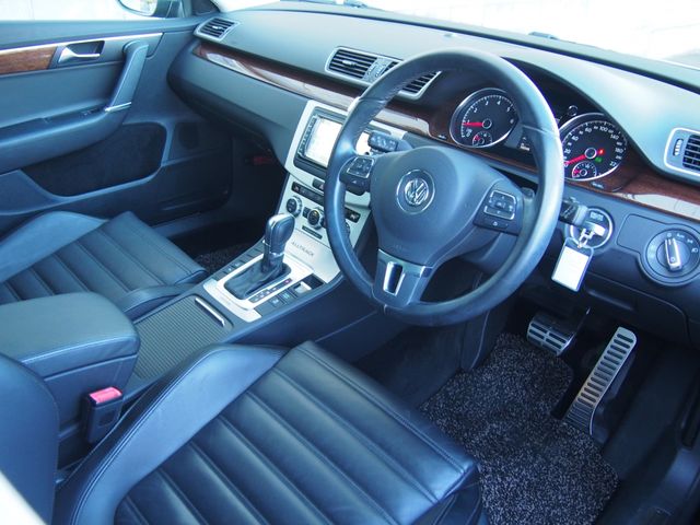 VOLKSWAGEN PASSAT Alltrack