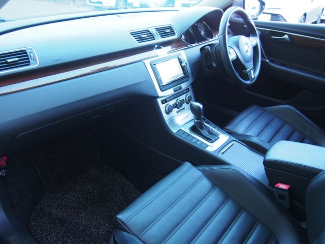 VOLKSWAGEN PASSAT Alltrack