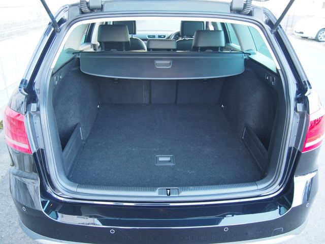 VOLKSWAGEN PASSAT Alltrack