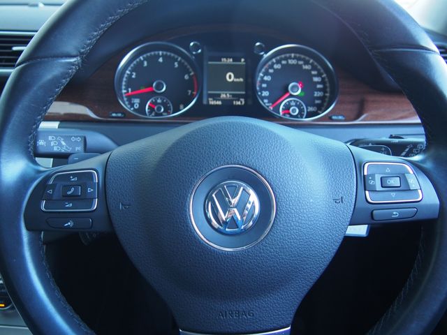 VOLKSWAGEN PASSAT Alltrack