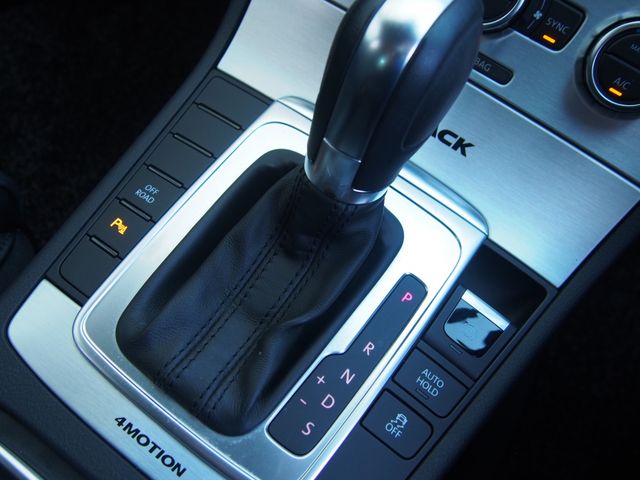 VOLKSWAGEN PASSAT Alltrack