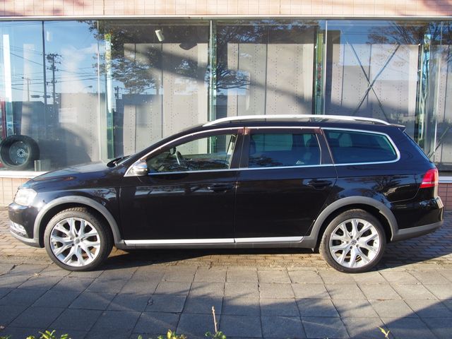VOLKSWAGEN PASSAT Alltrack