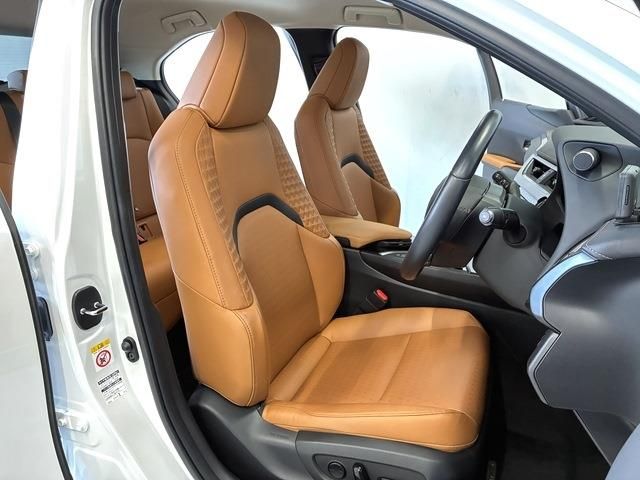 LEXUS UX200