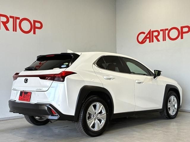 LEXUS UX200