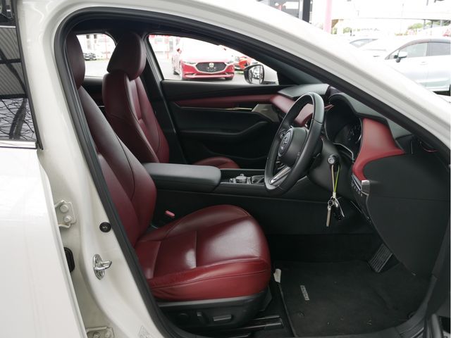 MAZDA3 FASTBACK