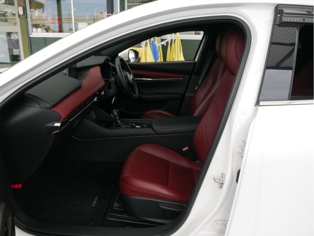 MAZDA3 FASTBACK
