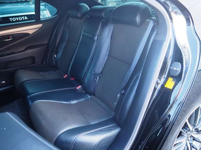 LEXUS LS600h