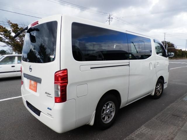 NV350 CARAVAN 4WD