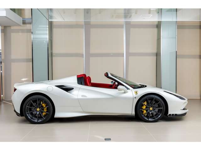 FERRARI F8 Spider