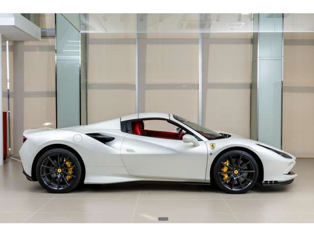FERRARI F8 Spider