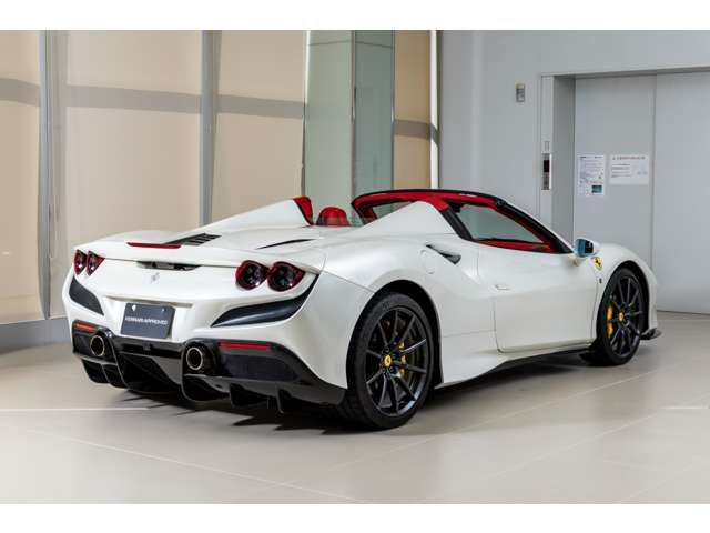 FERRARI F8 Spider