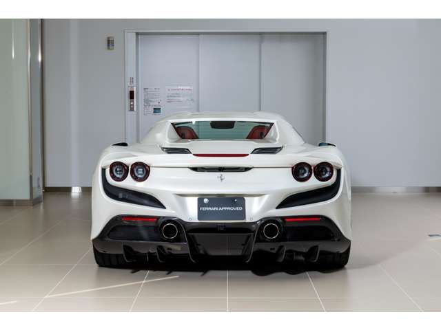 FERRARI F8 Spider