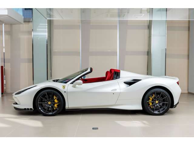 FERRARI F8 Spider