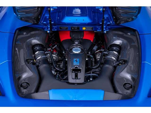 FERRARI F8 Spider