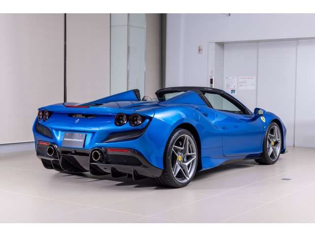 FERRARI F8 Spider