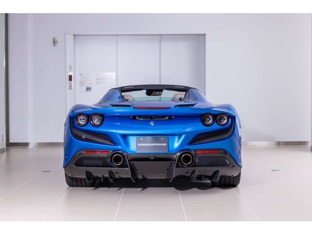 FERRARI F8 Spider