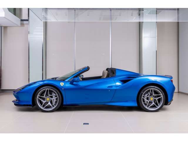 FERRARI F8 Spider
