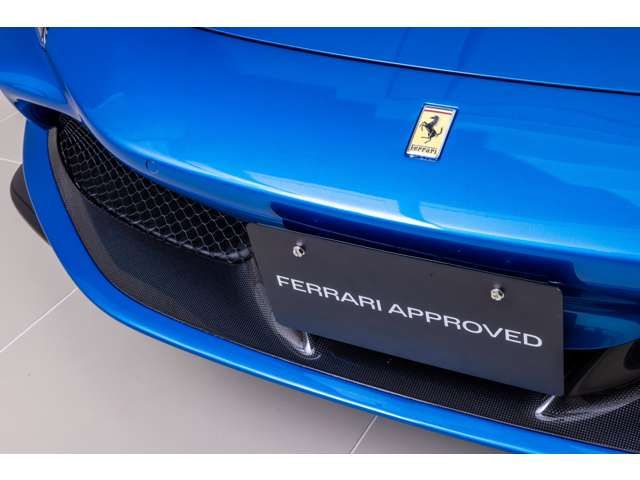 FERRARI F8 Spider