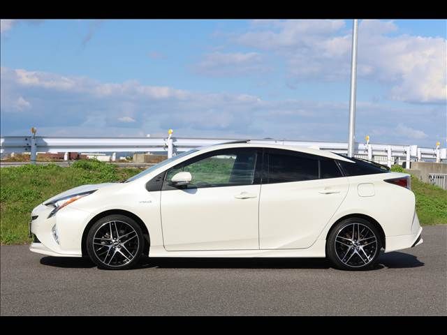 PRIUS 4WD