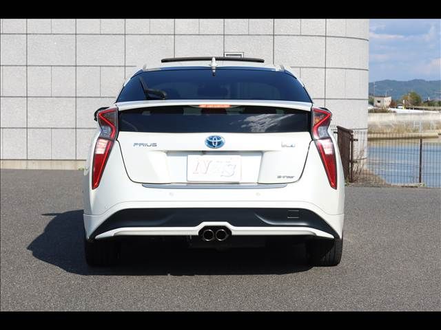 PRIUS 4WD