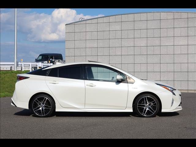 PRIUS 4WD