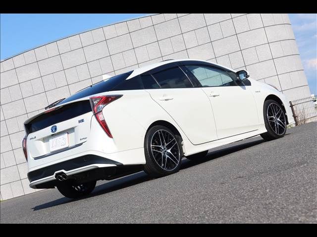 PRIUS 4WD