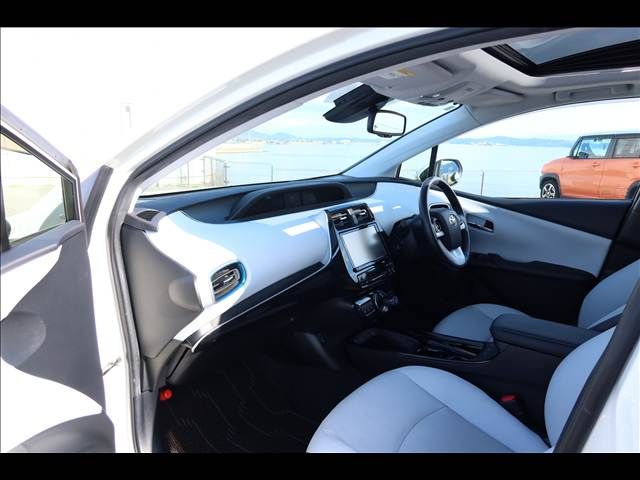 PRIUS 4WD