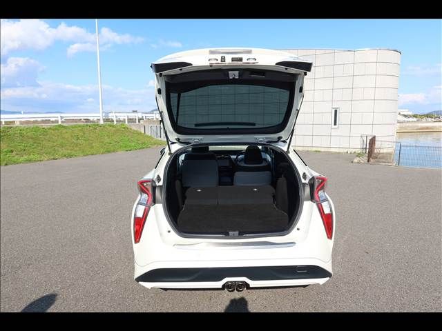PRIUS 4WD