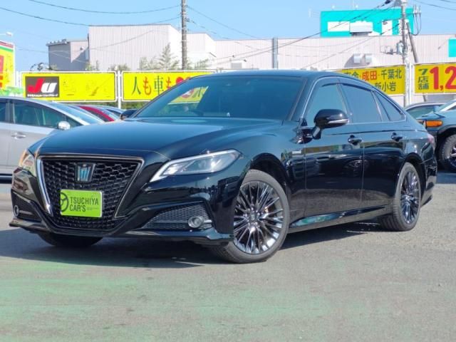 CROWN sedan hybrid