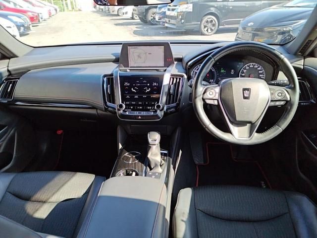 CROWN sedan hybrid