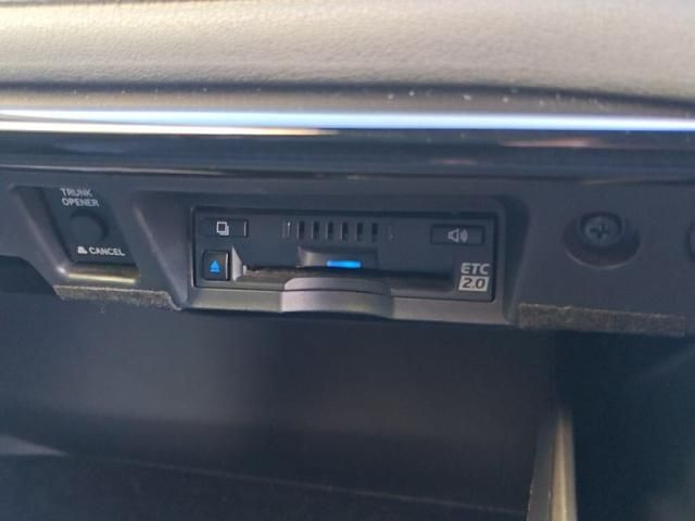 CROWN sedan hybrid