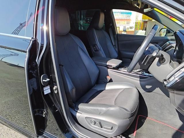 CROWN sedan hybrid