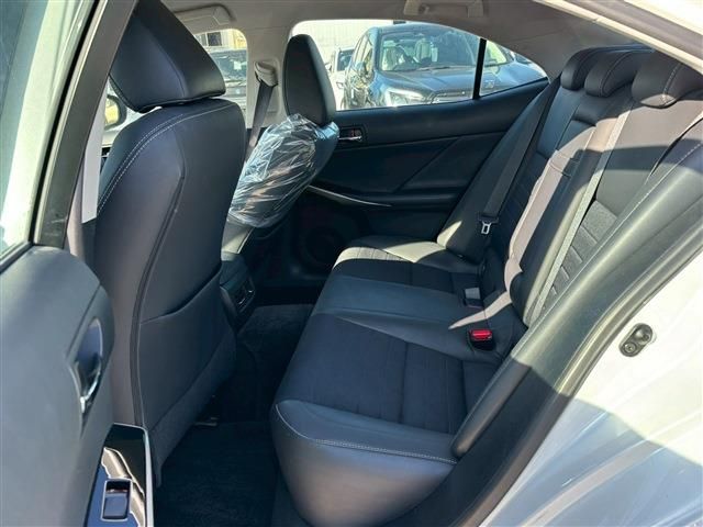 LEXUS IS300h